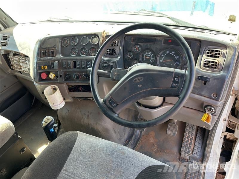 Sterling LT9500 Тягачі