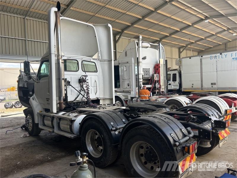 Sterling LT9500 牵引车