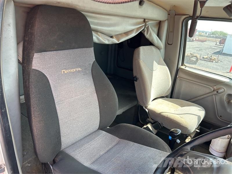 Sterling LT9500 Тягачі