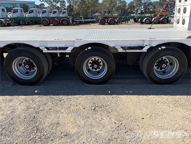  Stonestar Tri/A 13.3 m - 19.4 m Extendable Step De Низькорамні причепи