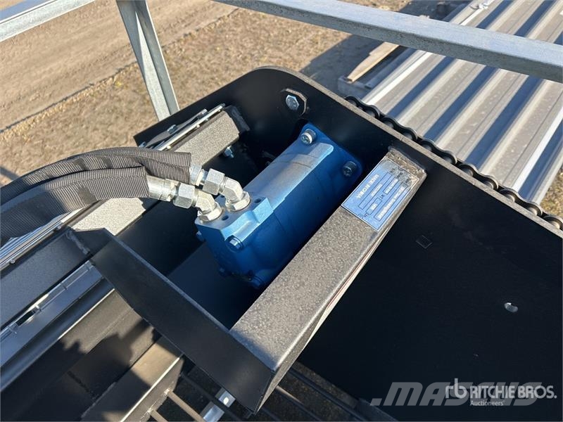 Suihe SSB-S 78 in Skid Steer Bucket (Unused) Пресяващи кофи