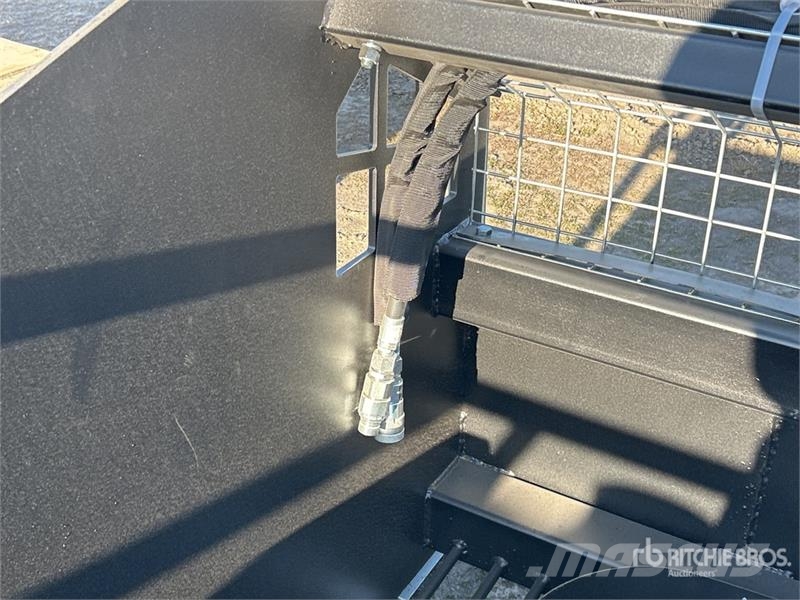 Suihe SSB-S 78 in Skid Steer Bucket (Unused) Пресяващи кофи