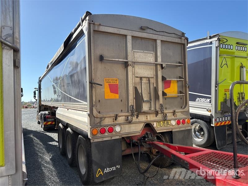  Tefco 10.8 m Tri/A End Dump Trailer Самоскиди