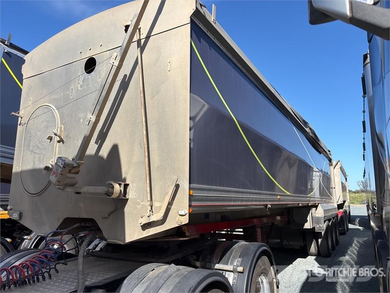  Tefco 10.8 m Tri/A End Dump Trailer Самоскиди