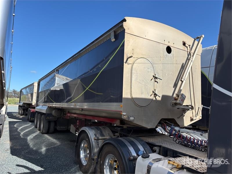  Tefco 10.8 m Tri/A End Dump Trailer Самоскиди