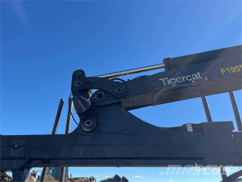 Tigercat 1075B 8x8 Series ll Log Forwarder Forwarder