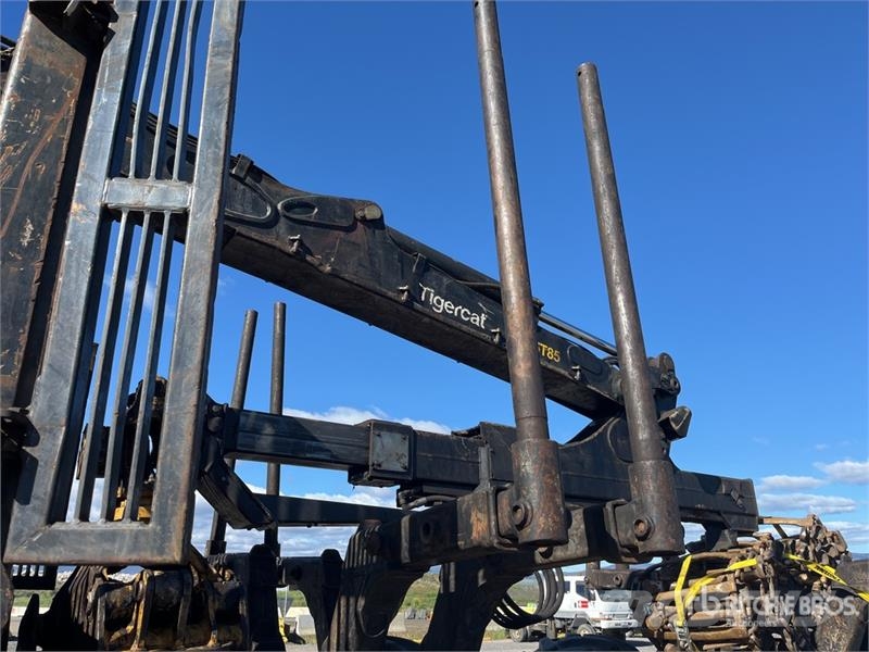 Tigercat 1075B 8x8 Series ll Log Forwarder Forwarder