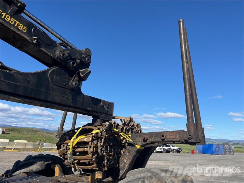 Tigercat 1075B 8x8 Series ll Log Forwarder Forwarder