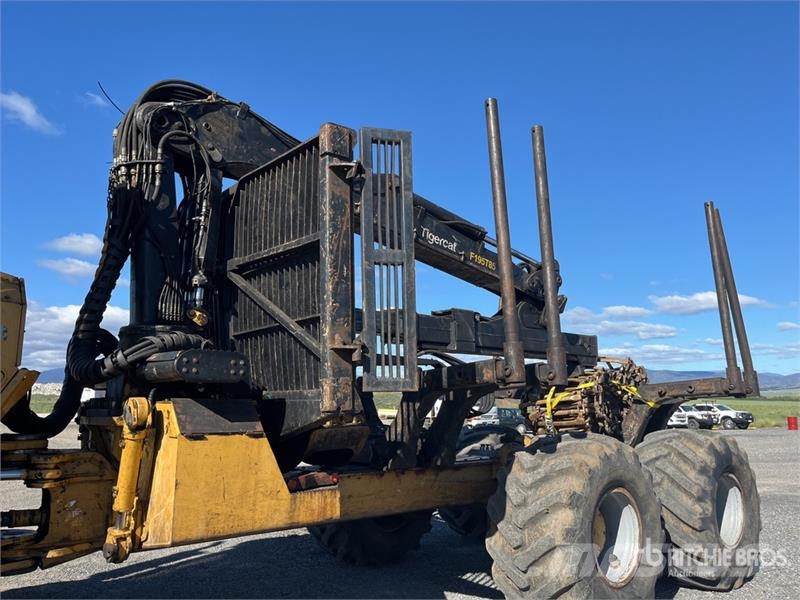 Tigercat 1075B 8x8 Series ll Log Forwarder Forwarder