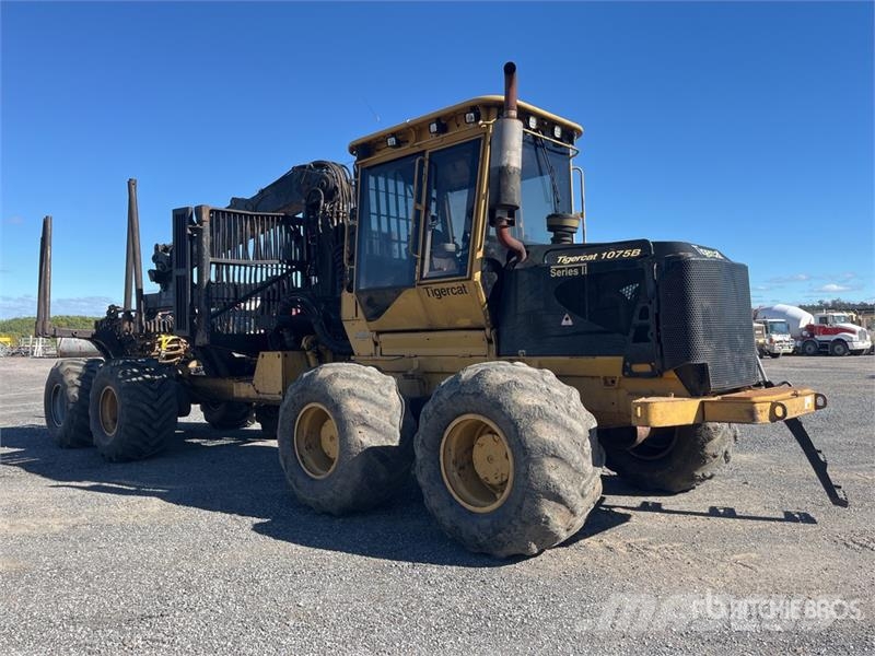 Tigercat 1075B 8x8 Series ll Log Forwarder Forwarder