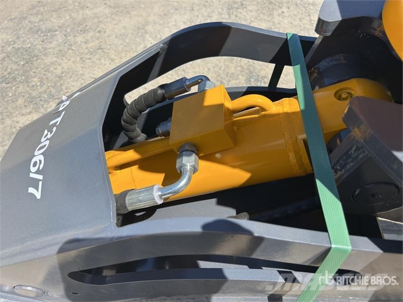 TOFT 04G Q/C Rotating Excavator Grapple - Fits 4 - Grappin
