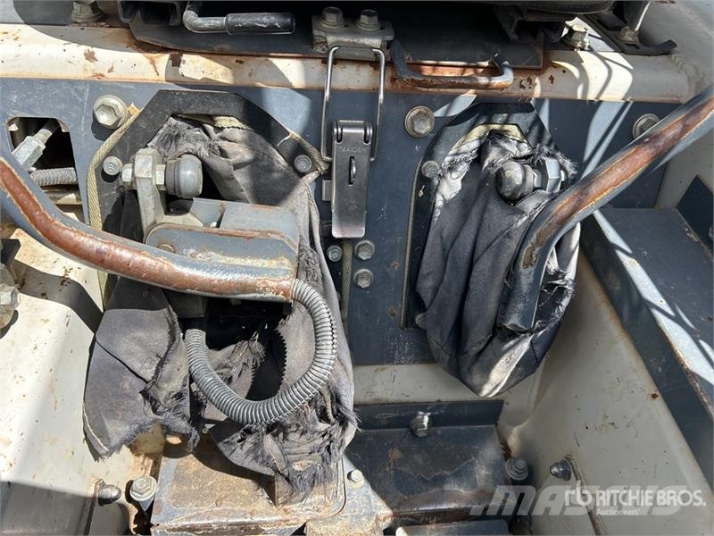 Toyota 4SDK4 Mini Skid Steer Loader Skid steer loaders