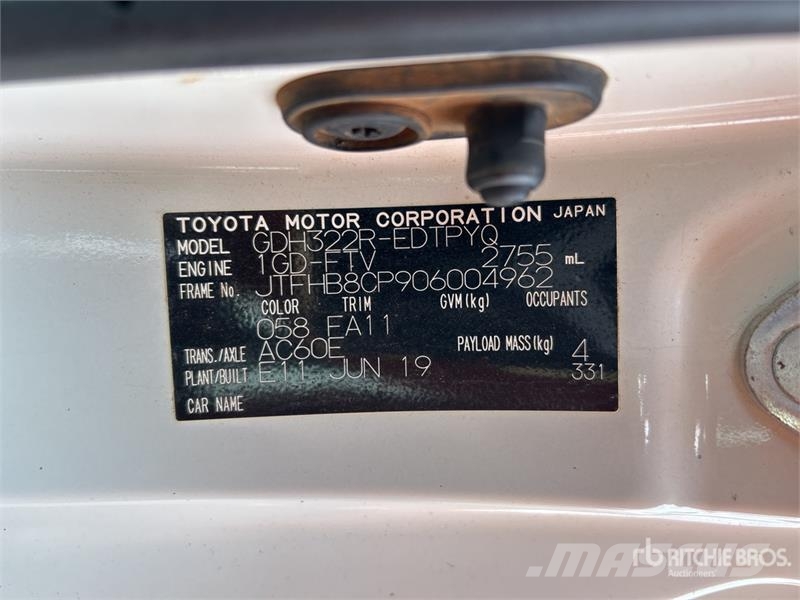 Toyota Hiace 4x2 11-Seat Mini Bus Minibuses