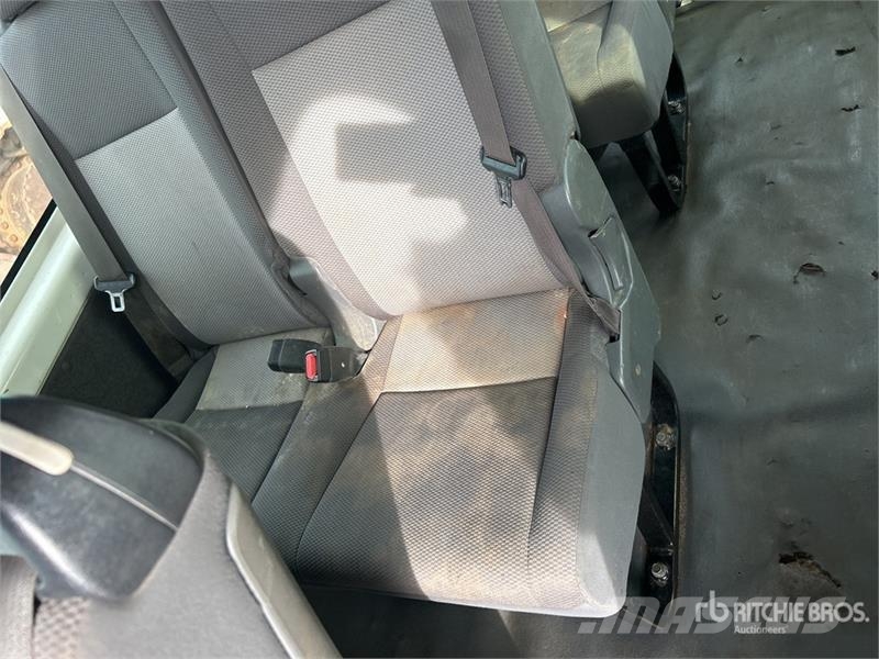 Toyota Hiace 4x2 11-Seat Mini Bus Minibuses