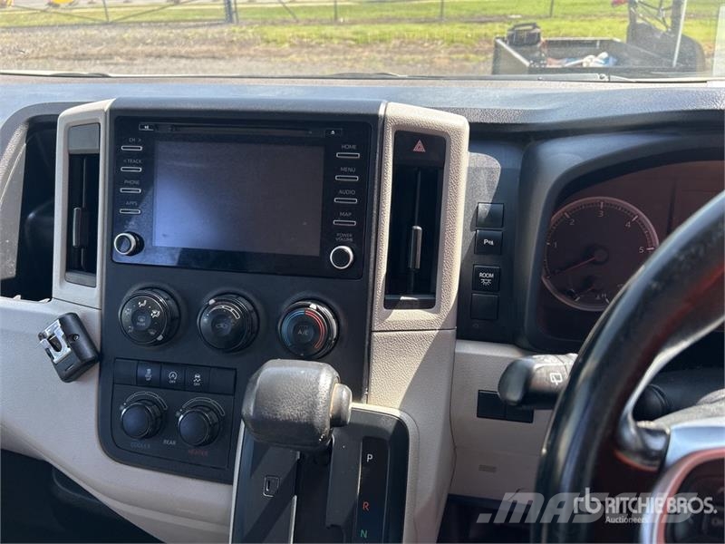 Toyota Hiace 4x2 11-Seat Mini Bus Minibussit