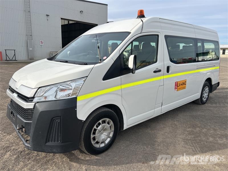 Toyota Hiace 4x2 11-Seat Mini Bus Minibuses