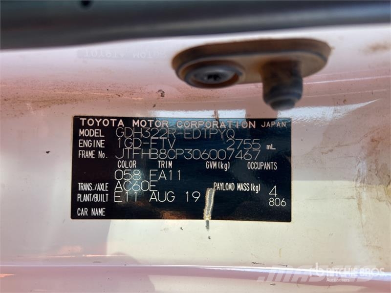 Toyota Hiace 4x2 11-Seat Mini Bus Minibussit