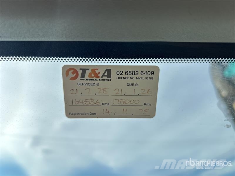 Toyota Hiace 4x2 11-Seat Mini Bus Minibuses