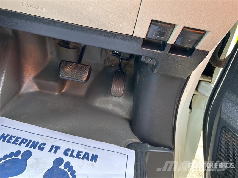 Toyota Hiace 4x2 11-Seat Mini Bus Minibuses