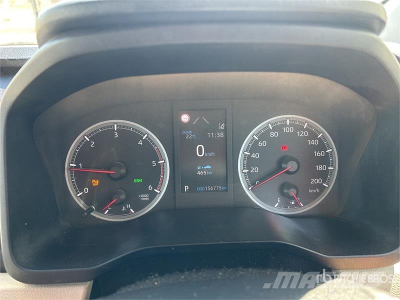 Toyota Hiace 4x2 11-Seat Mini Bus Minibussit