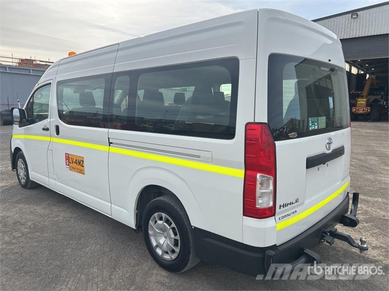 Toyota Hiace 4x2 11-Seat Mini Bus Minibuses