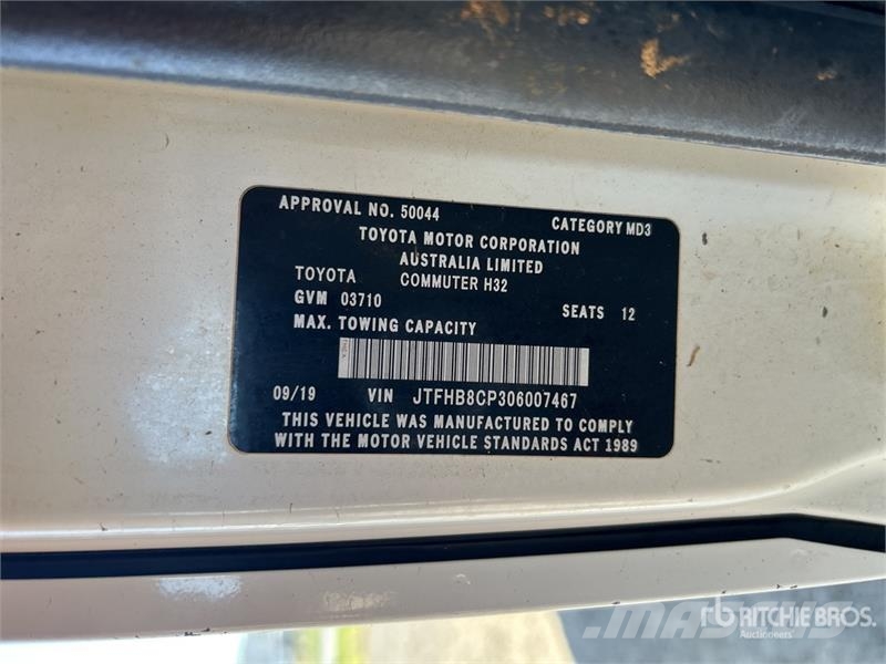 Toyota Hiace 4x2 11-Seat Mini Bus Minibussit