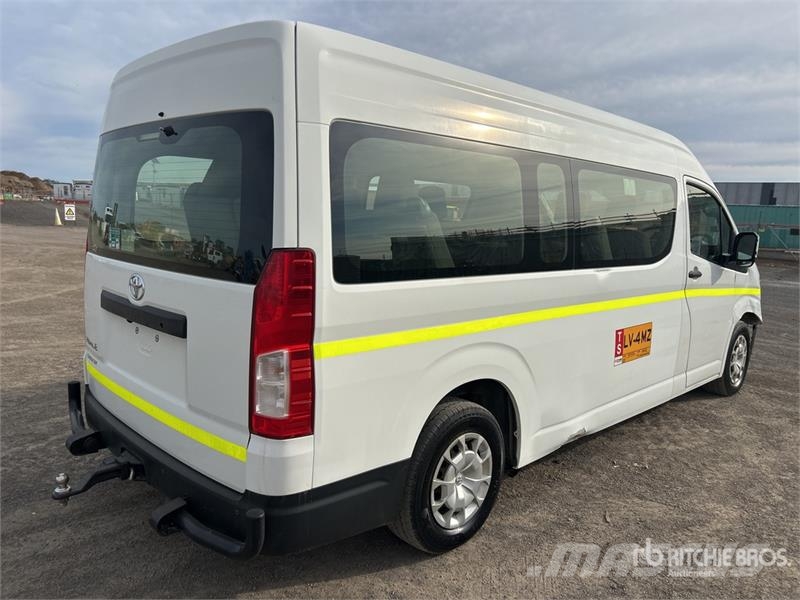 Toyota Hiace 4x2 11-Seat Mini Bus Minibuses