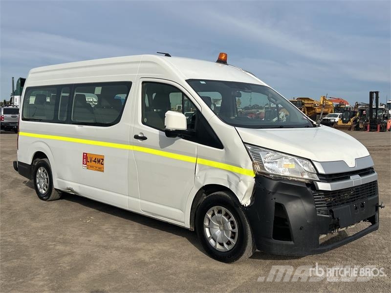 Toyota Hiace 4x2 11-Seat Mini Bus Minibuses