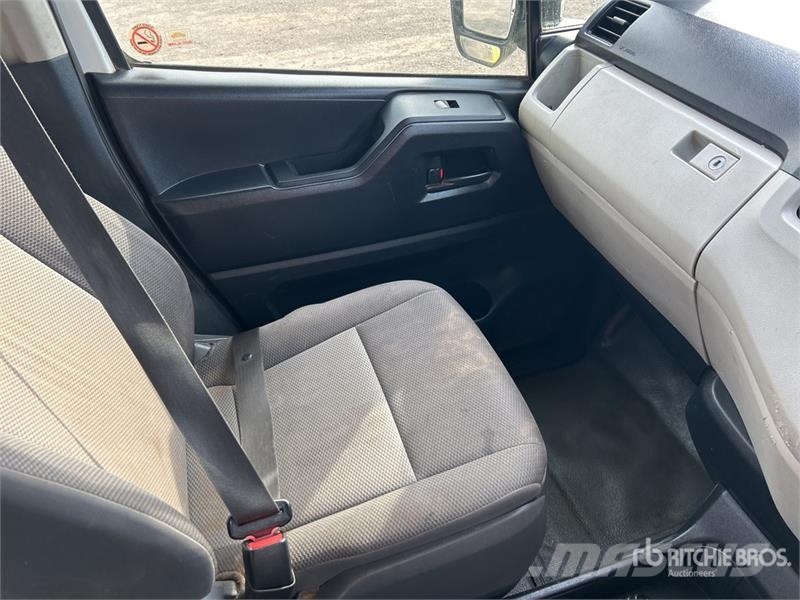 Toyota Hiace 4x2 11-Seat Mini Bus Minibuses