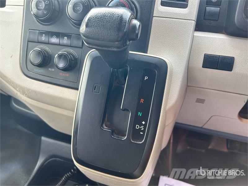 Toyota Hiace 4x2 11-Seat Mini Bus Minibuses