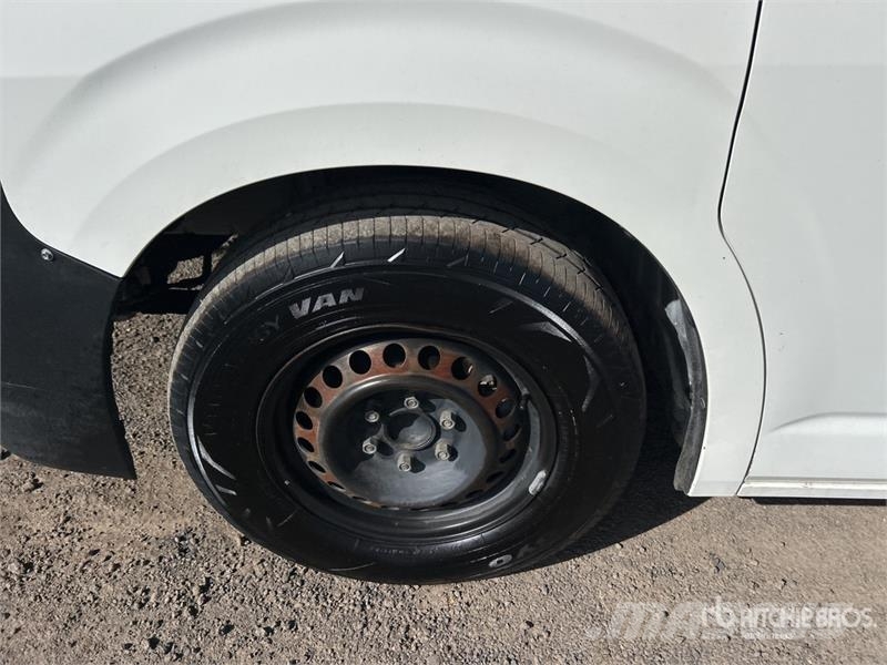 Toyota HiAce Commuter 11-Seat Mini Bus Mini bus