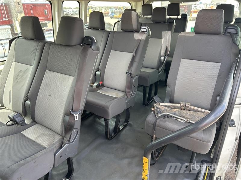 Toyota HiAce Commuter 11-Seat Mini Bus Mini bus