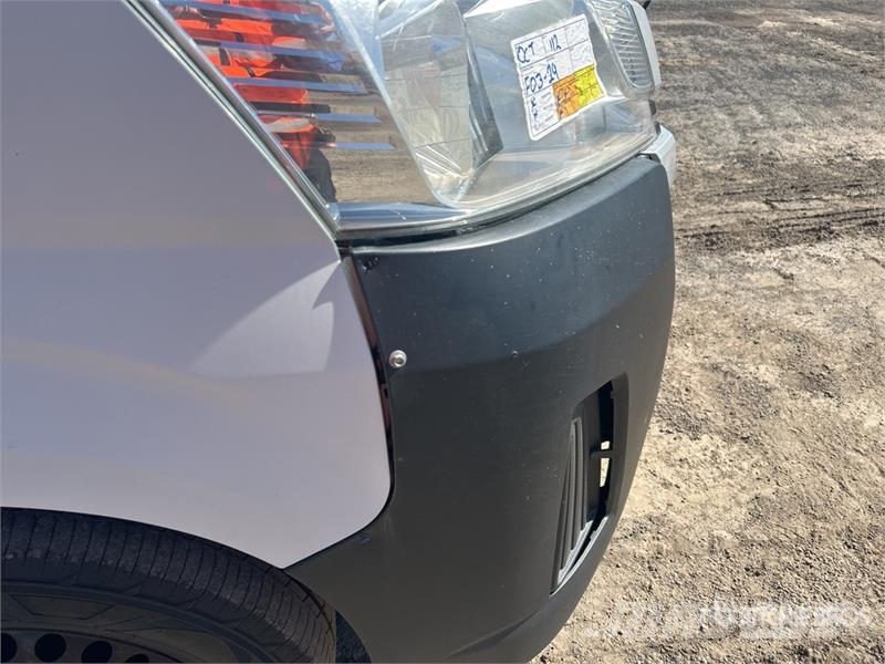 Toyota HiAce Commuter 4x2 11-Seat Mini Bus 미니 버스