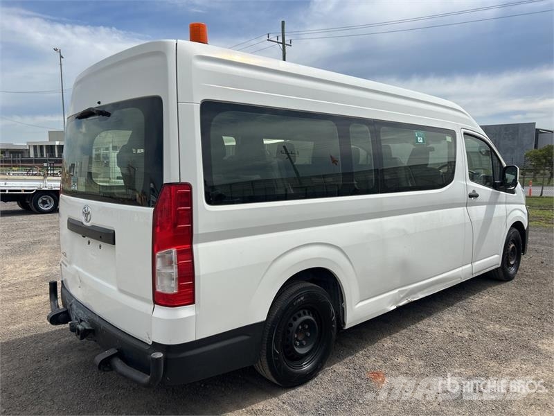 Toyota HiAce Commuter 11-Seat Mini Bus Mini bus