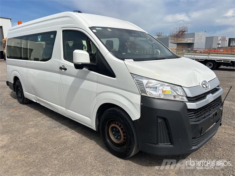 Toyota HiAce Commuter 11-Seat Mini Bus Mini bus