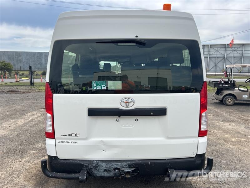 Toyota HiAce Commuter 11-Seat Mini Bus Mini bus