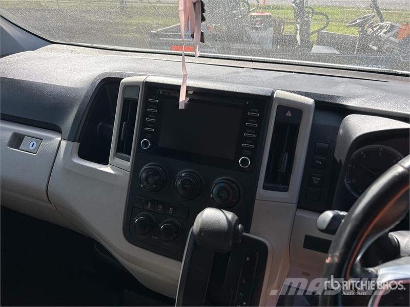 Toyota HiAce Commuter 11-Seat Mini Bus Mini bus