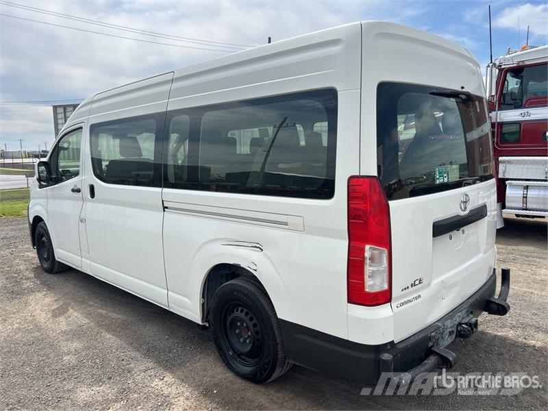 Toyota HiAce Commuter 11-Seat Mini Bus Mini bus