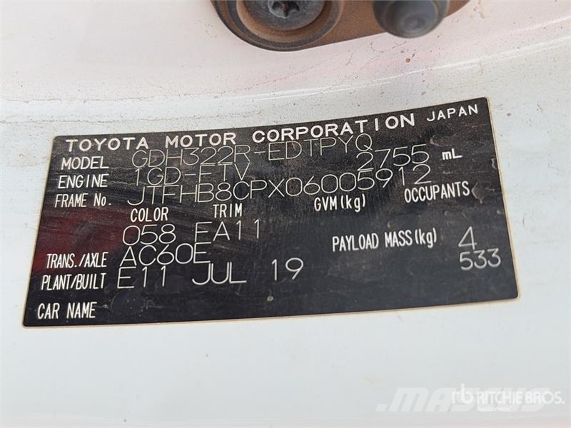 Toyota HiAce Commuter 4x2 11-Seat Mini Bus Mikroautobusai