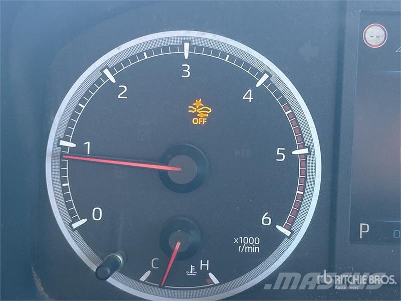 Toyota HiAce Commuter 4x2 11-Seat Mini Bus 미니 버스