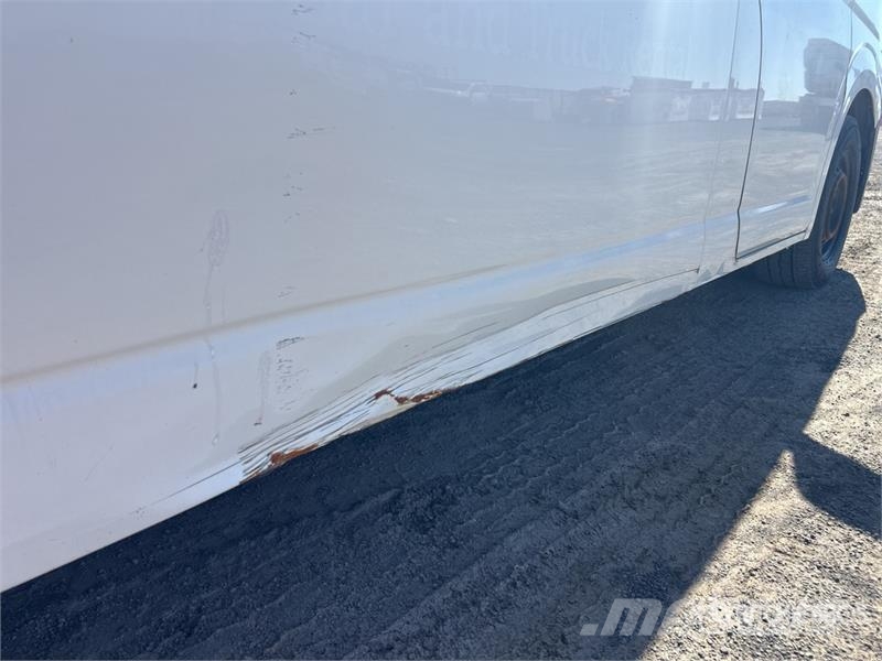 Toyota HiAce Commuter 4x2 11-Seat Mini Bus 미니 버스