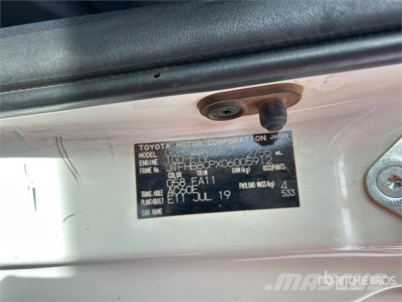 Toyota HiAce Commuter 11-Seat Mini Bus Mini bus