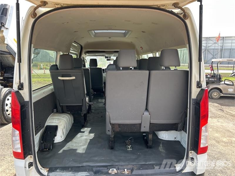 Toyota HiAce Commuter 11-Seat Mini Bus Mini bus
