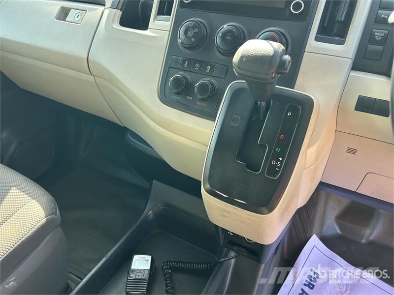 Toyota HiAce Commuter 11-Seat Mini Bus Mini bus