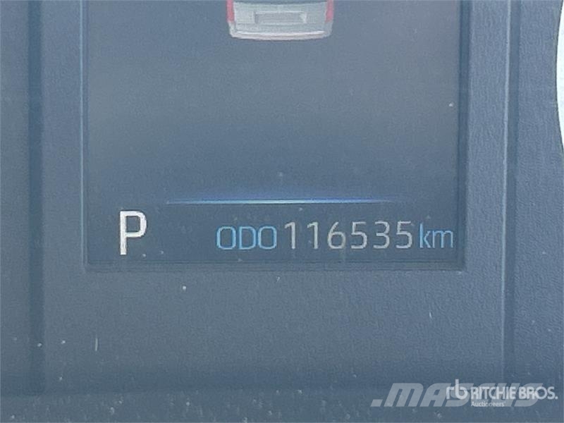 Toyota HiAce Commuter 4x2 11-Seat Mini Bus 미니 버스