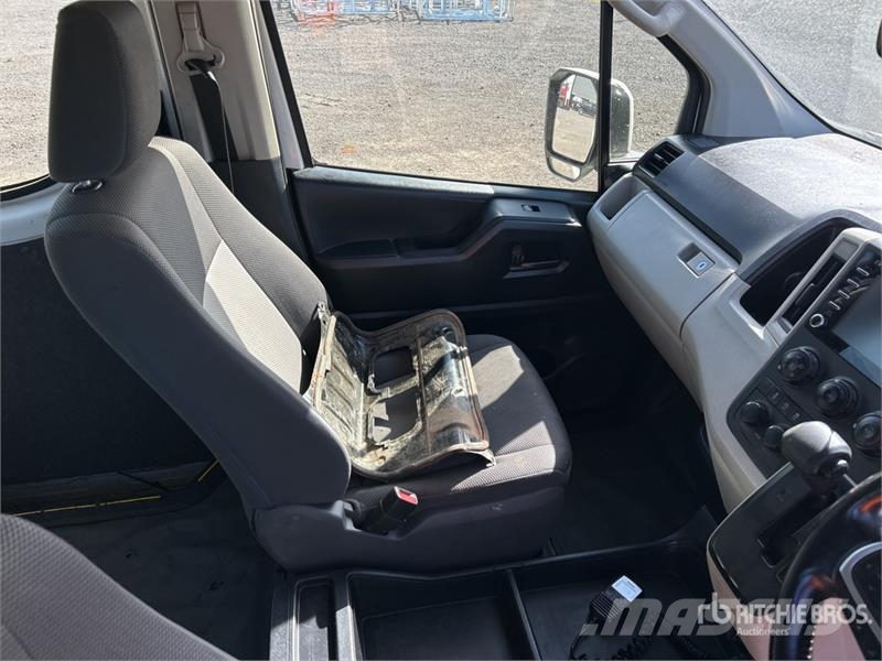 Toyota HiAce Commuter 11-Seat Mini Bus Mini bus