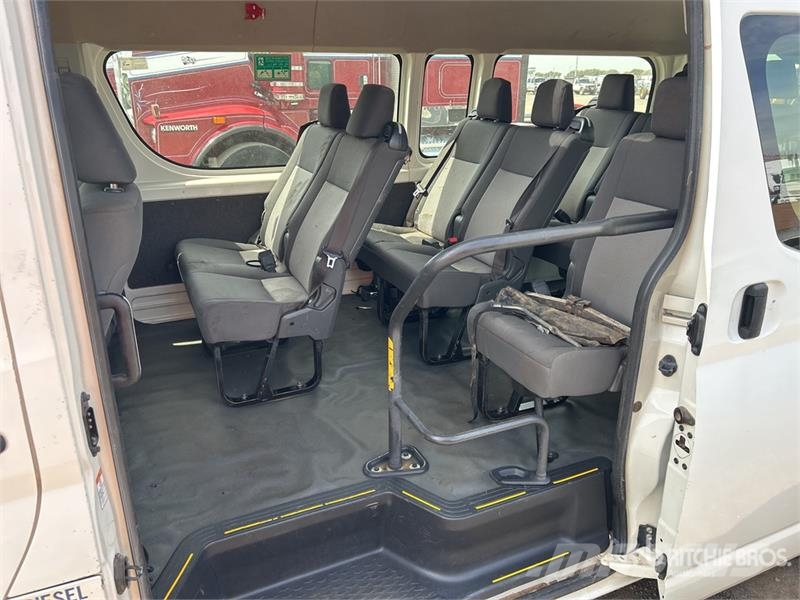 Toyota HiAce Commuter 11-Seat Mini Bus Mini bus