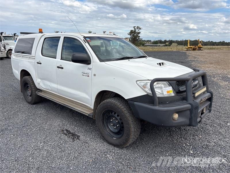 Toyota Hilux Прочие фургоны
