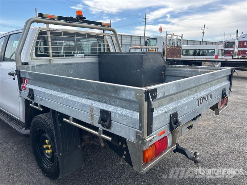 Toyota Hilux Прочие фургоны