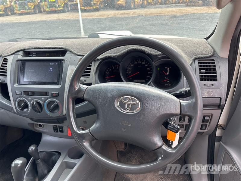 Toyota Hilux Прочие фургоны